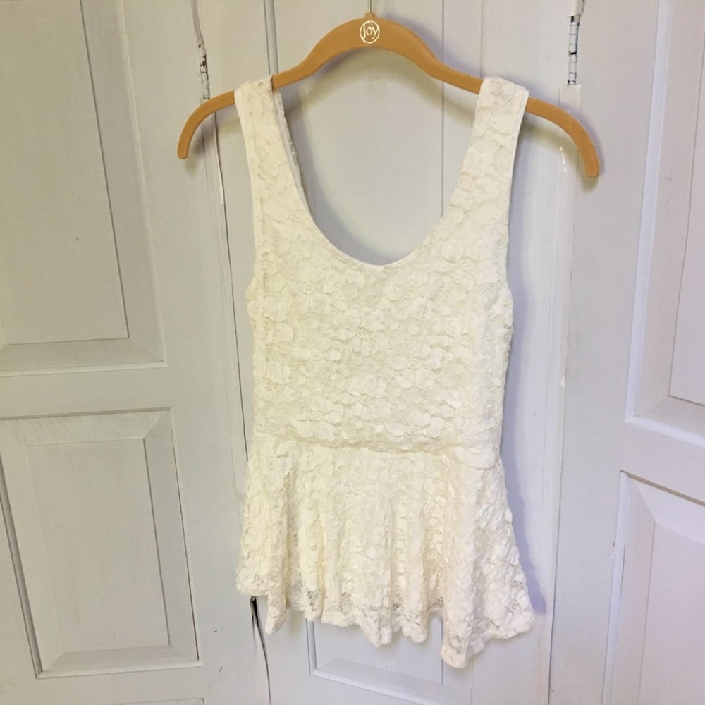 Paper Crane Lined Peplum Lace Top - Picture 5 of 8